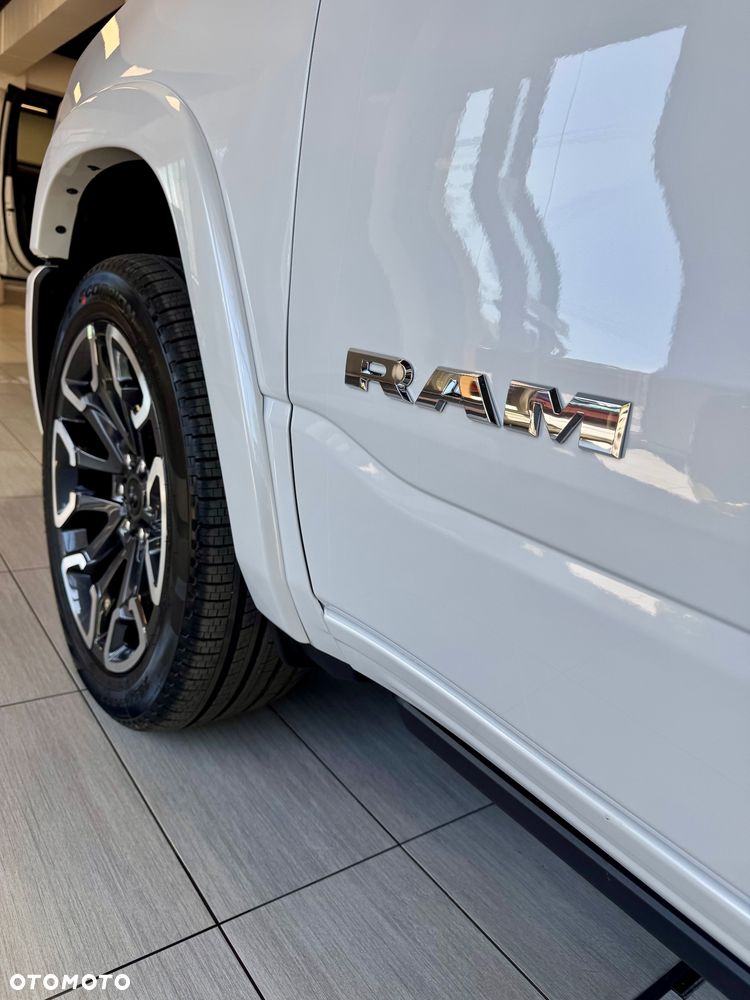 RAM 1500 Limited Night - 9