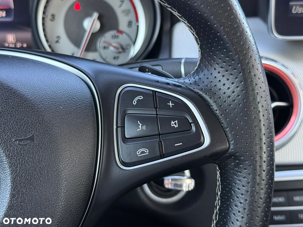 Mercedes-Benz GLA 180 7G-DCT - 27