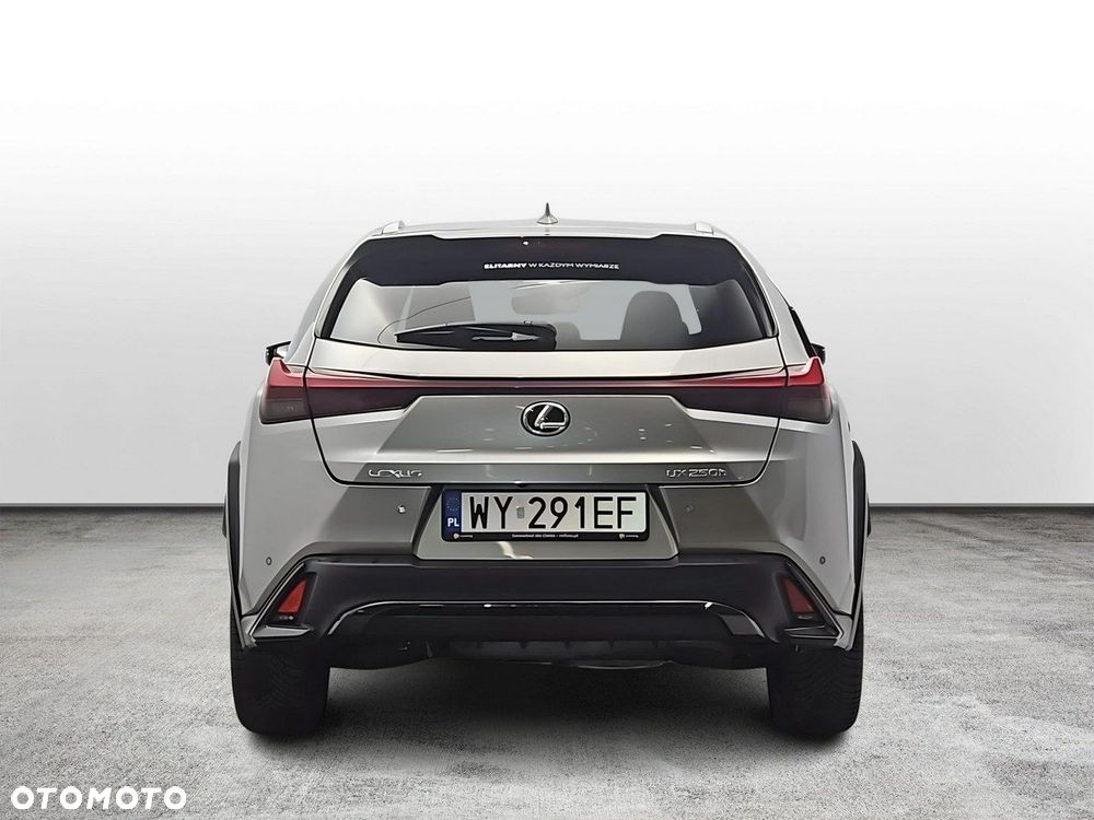 Lexus UX - 4