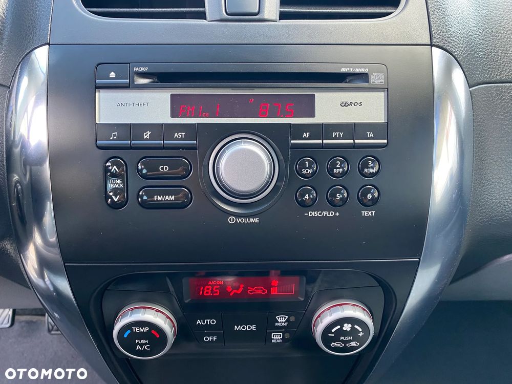 Suzuki SX4 1.6 Comfort Plus - 28