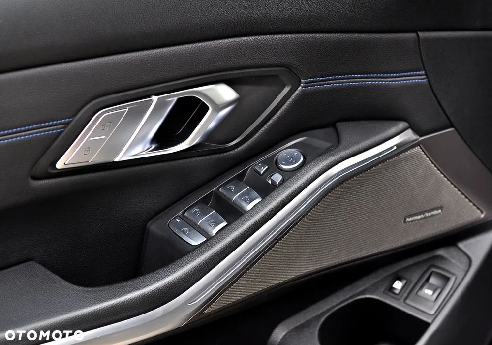 BMW Seria 3 330e M Sport sport - 17