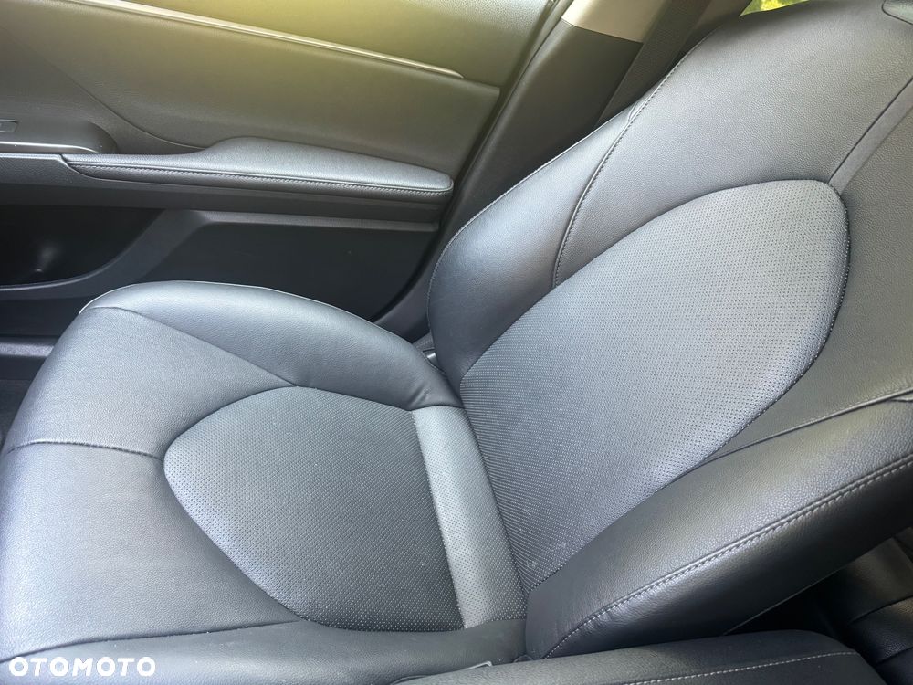 Toyota Camry 2.5 Hybrid Executive CVT - 26