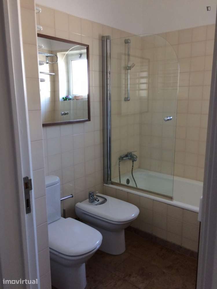 Quarto - localizado em Oeiras Lisbon - Grande imagem: 2/50