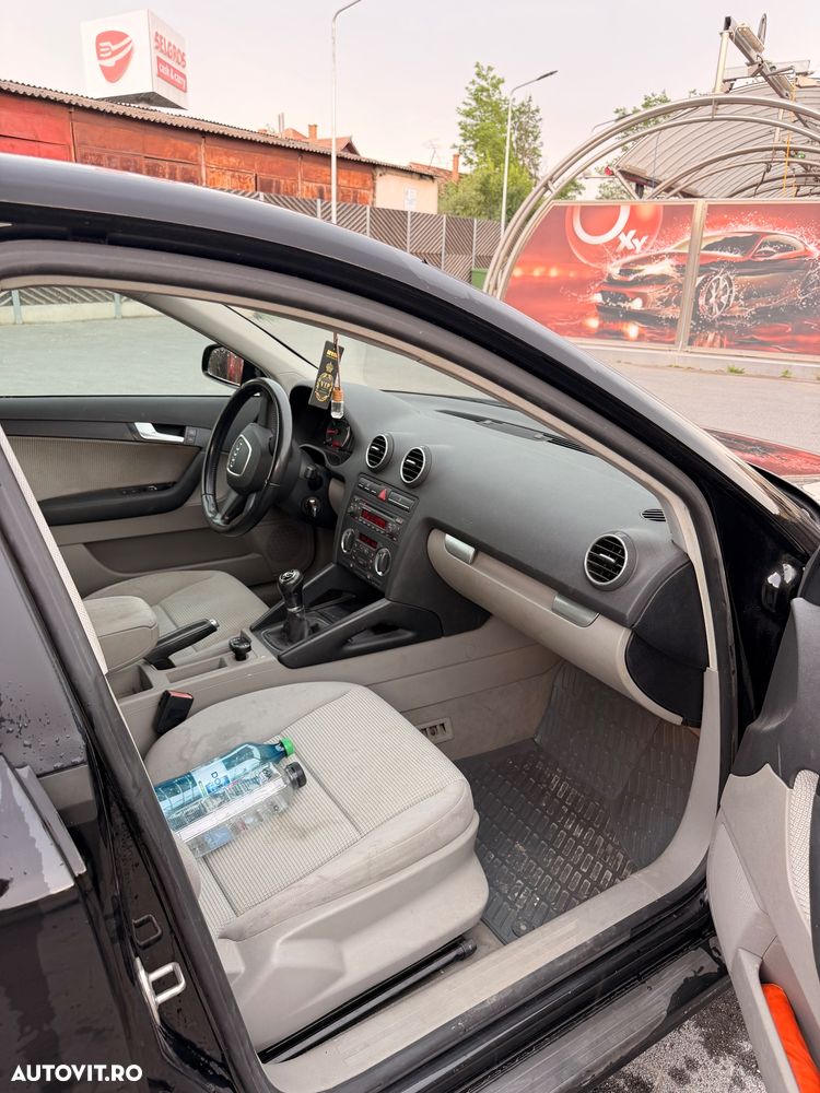Audi A3 1.6 Ambiente - 3