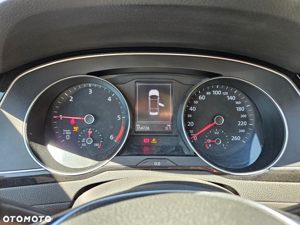 Volkswagen Passat - 13
