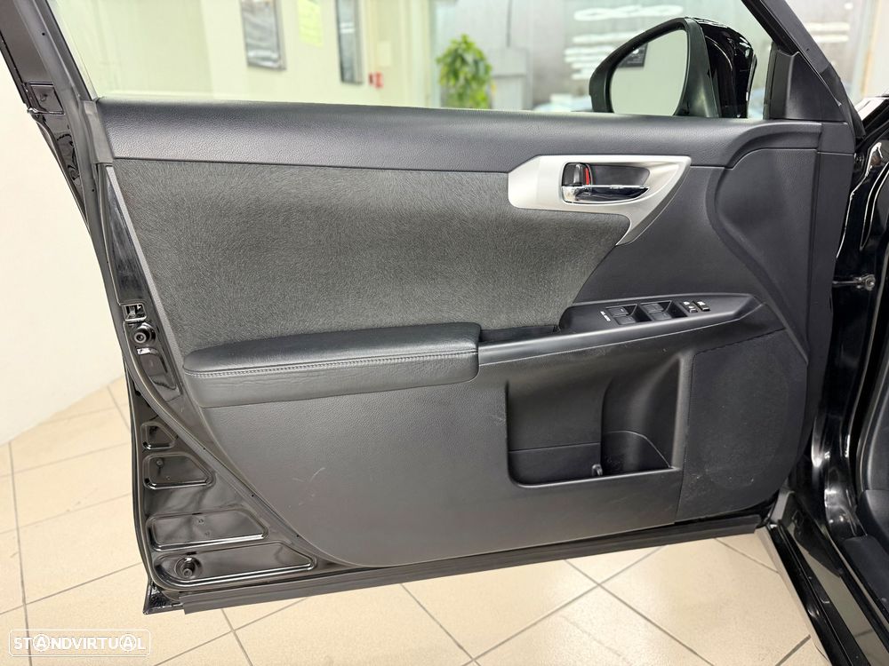 Lexus CT 200h 09 P.Dynamic - 14