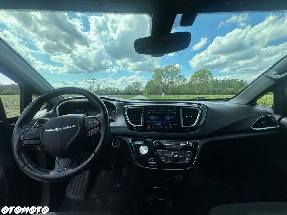 Chrysler Pacifica - 11