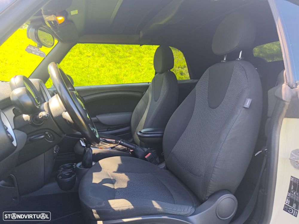 MINI Cabrio Cooper D - 23