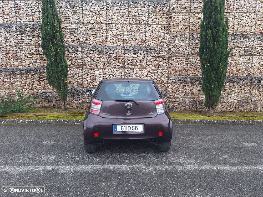 Toyota iQ 1.0 VVT-i 2 - 4