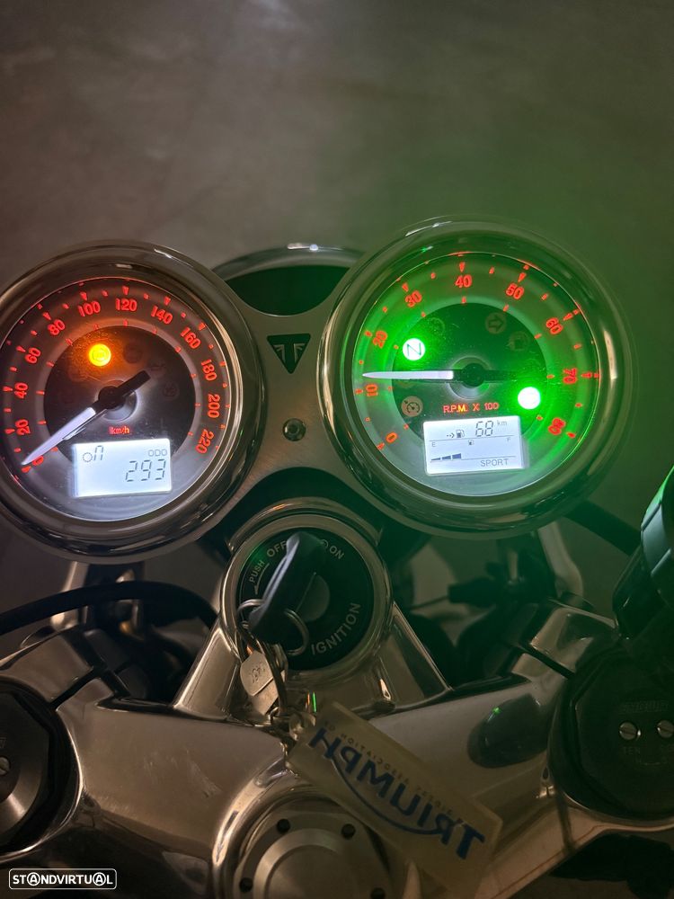 Triumph Thruxton R - 19