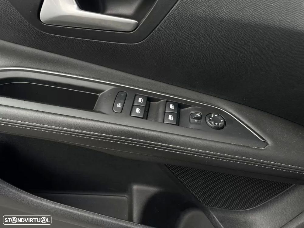 Peugeot 3008 1.2 PureTech Allure Pack EAT8 - 43