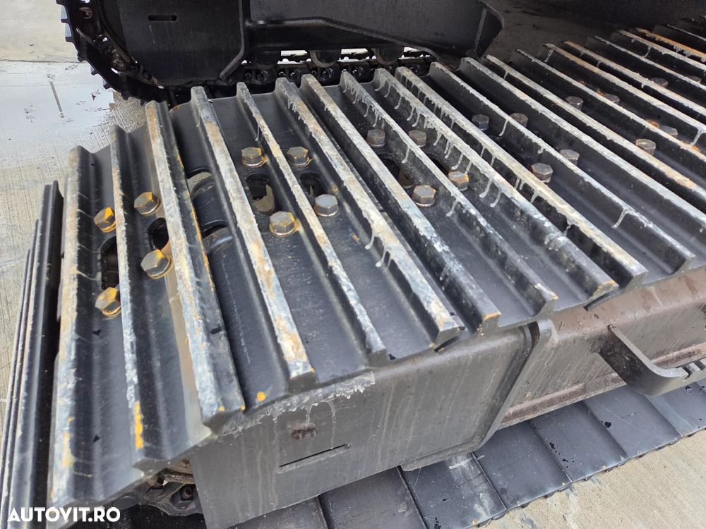 Hitachi GRAIFER deschidere 1,5m pe SENILE, cabina INALTIBILA, Masa operationala 20,3tone, LANT NOU, PAPUCI NOI, Gresare automata, Camera spate, 2017, 8.575h, cupla rapida, motor Isuzu 174CP, 3 pompe HITACHI, posibilitate leasing, STARE FOARTE BUNA-89.900 EUR - 6