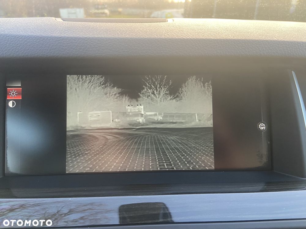 BMW Seria 5 520d xDrive Luxury Line - 32