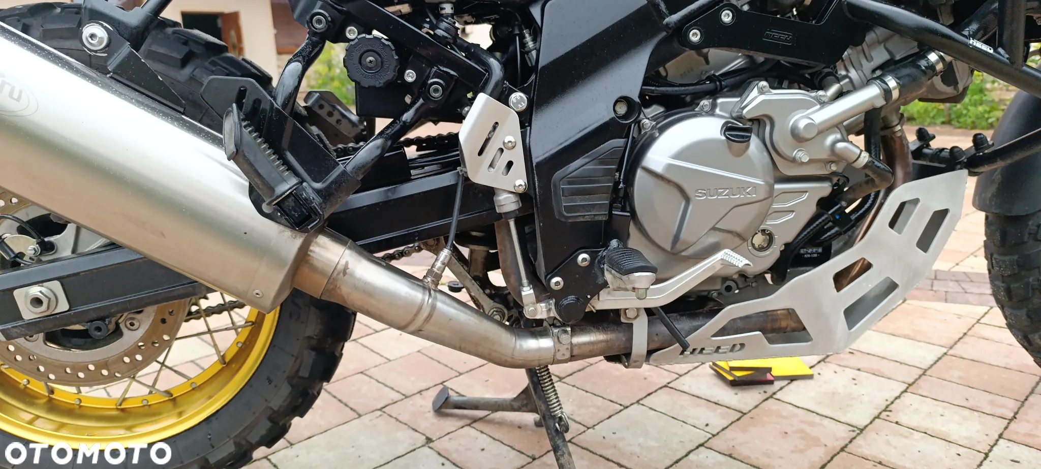 Suzuki V-STROM - 25