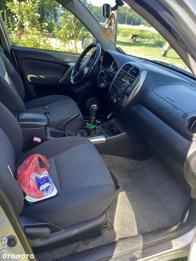 Toyota RAV4 2.0 D-4D 4x4 - 5