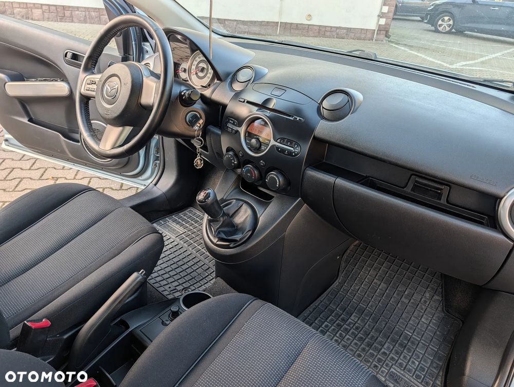 Mazda 2 - 16