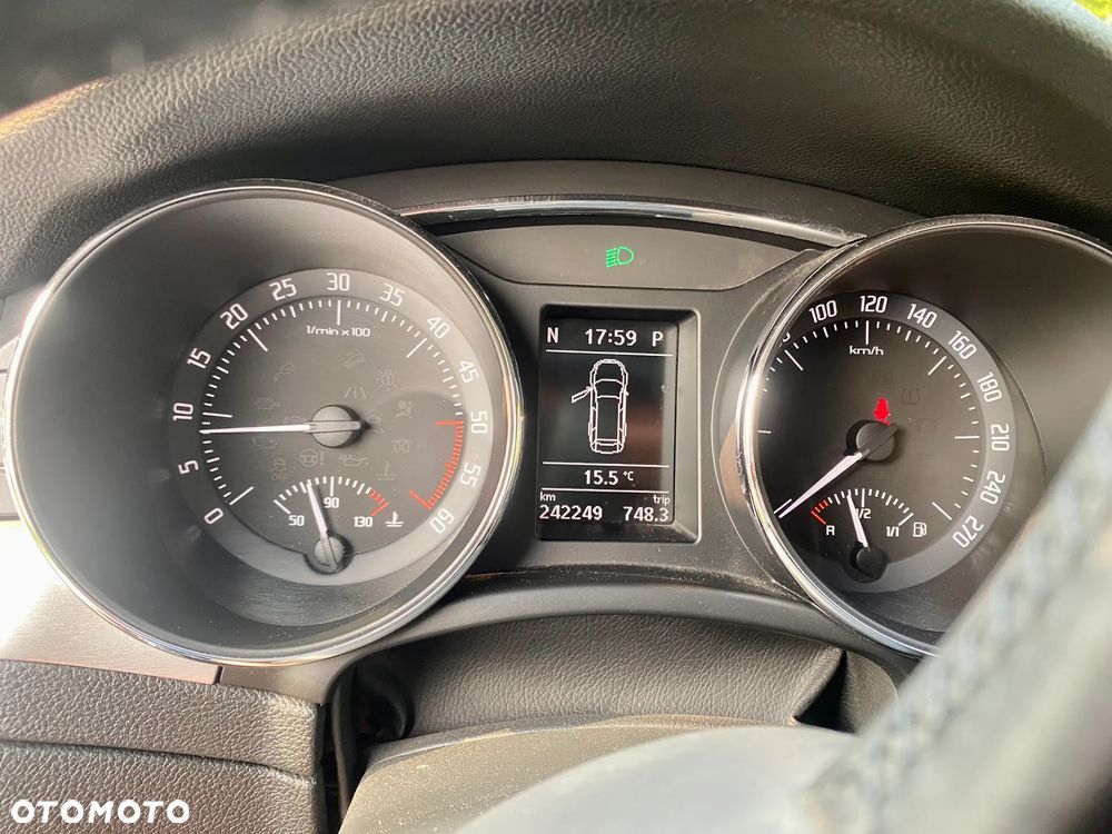 Skoda Superb 2.0 TDI Ambition DSG - 4