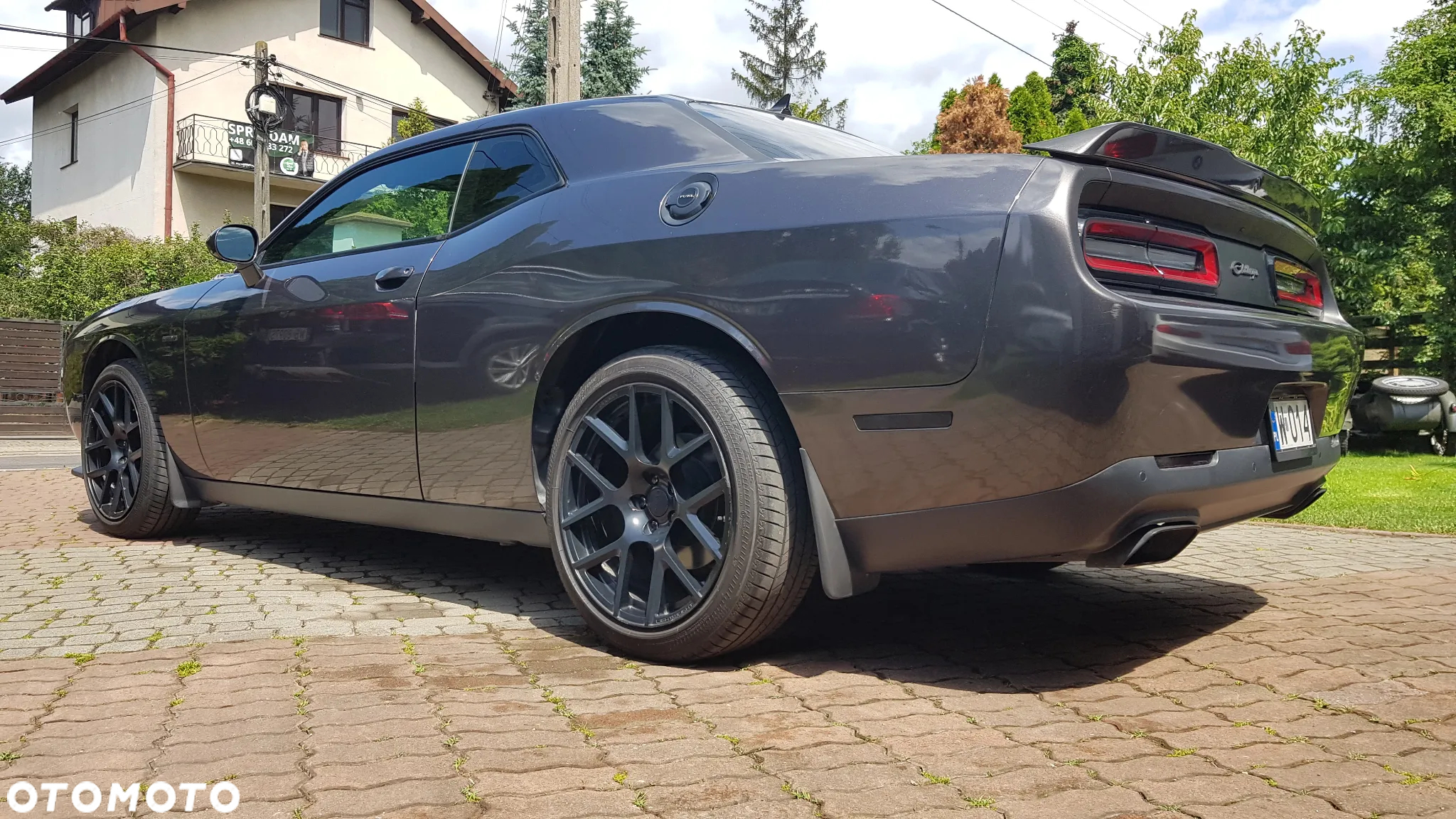 Dodge Challenger - 10