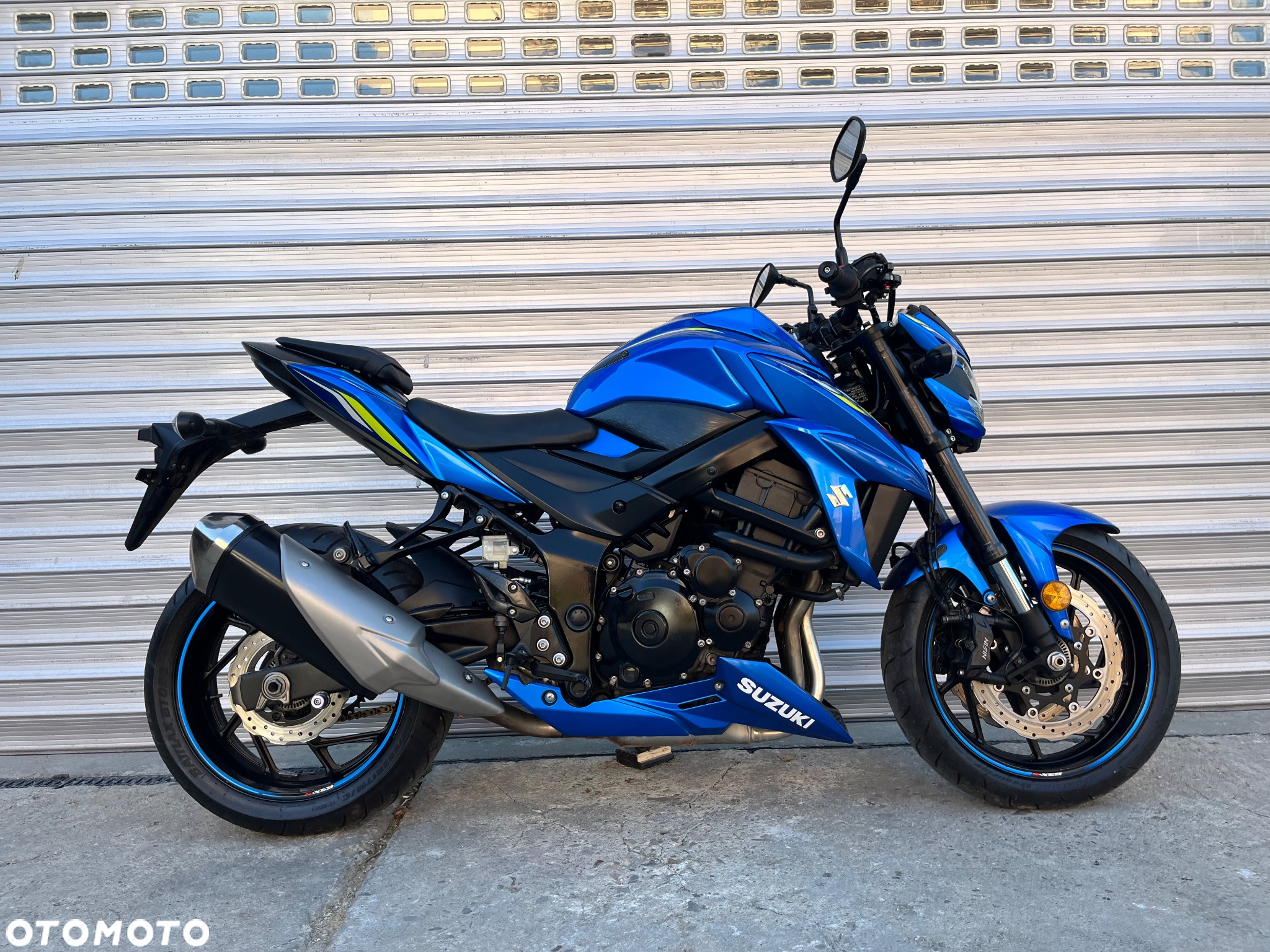 Suzuki GSX - 18