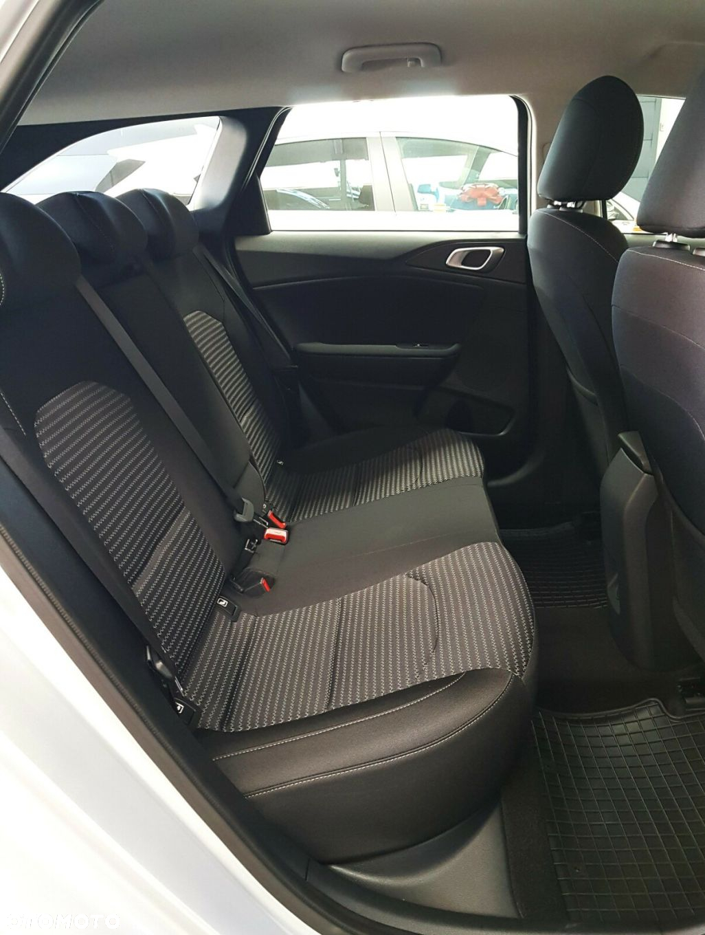 Kia Ceed - 32