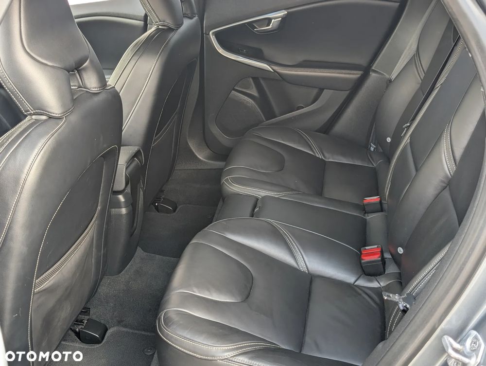 Volvo V40 Cross Country - 6