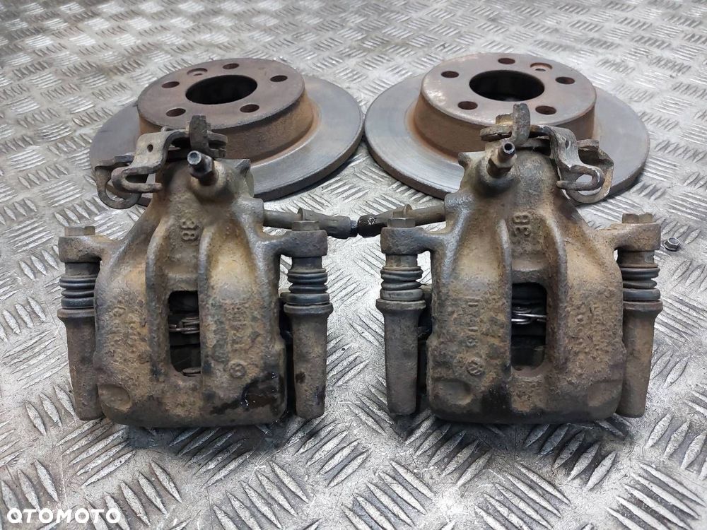 TARCZE HAMULCOWE TYŁ + KLOCKI + ZACISKI SHARAN MK1 GALAXY ALHAMBRA - 2