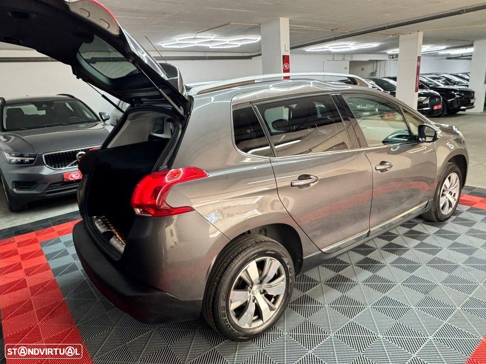 Peugeot 2008 1.2 PureTech Style EAT6 - 8