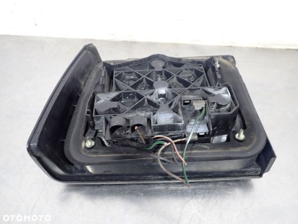 LAMPA PRAWA TYLNA VOLKSWAGEN JETTA II LIFT - 9