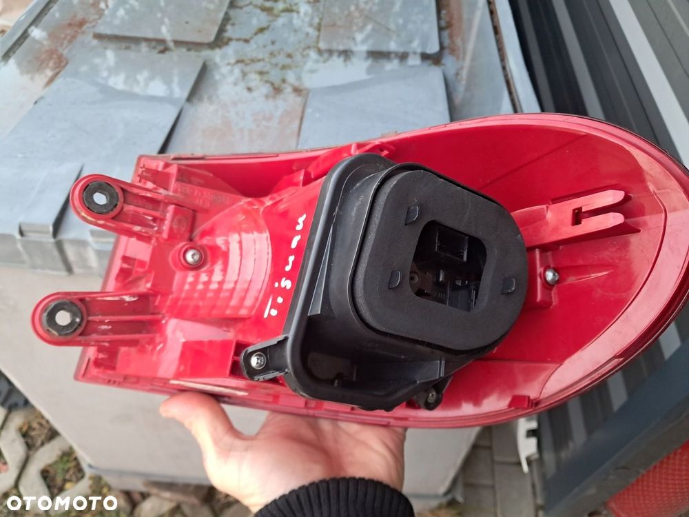 VW TIGUAN LIFT 11-15 ROK LEWA LAMPA TYŁ 5N0945095Q w błotik - 4