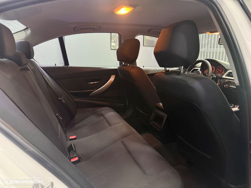 BMW 316 d Sport Line - 11