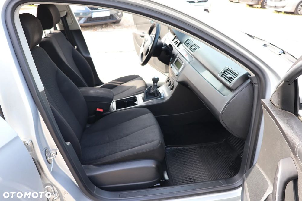 Volkswagen Passat 1.9 TDI Trendline - 11