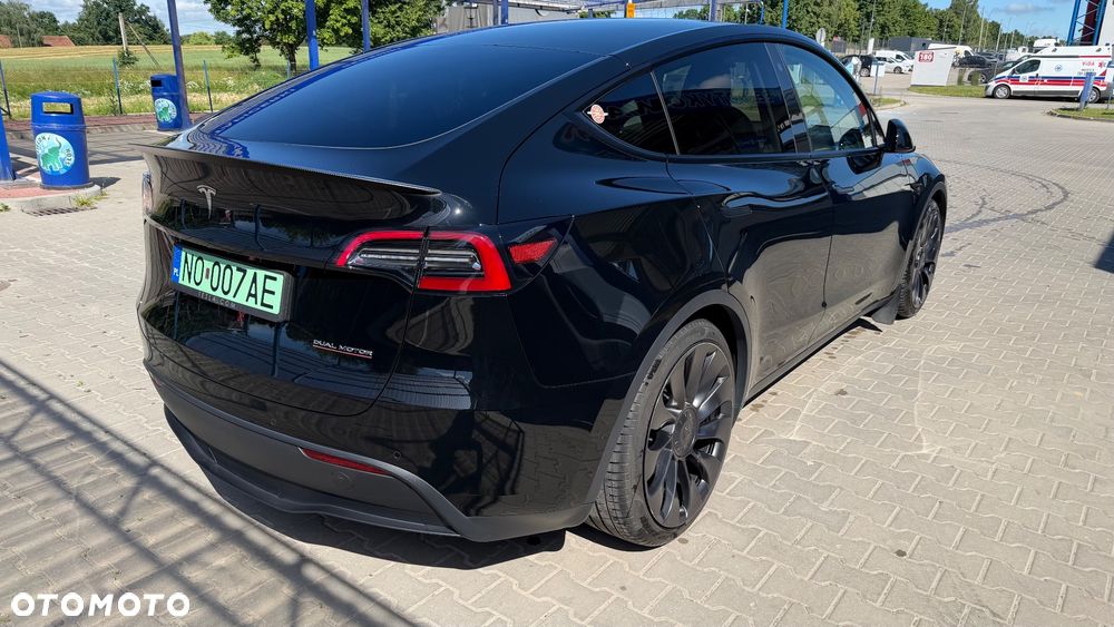 Tesla Model Y Performance AWD - 3