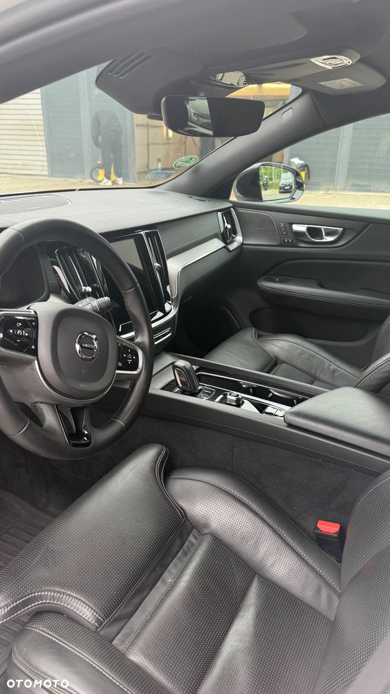 Volvo V60 B5 B AWD R-Design - 11