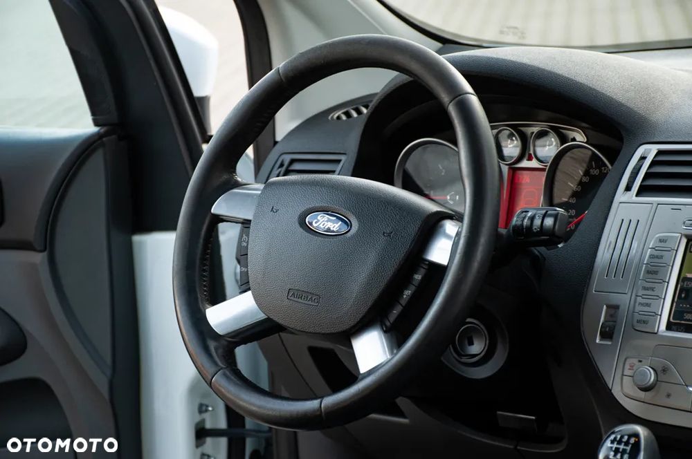 Ford Kuga 2.0 TDCi 4x4 Titanium - 32