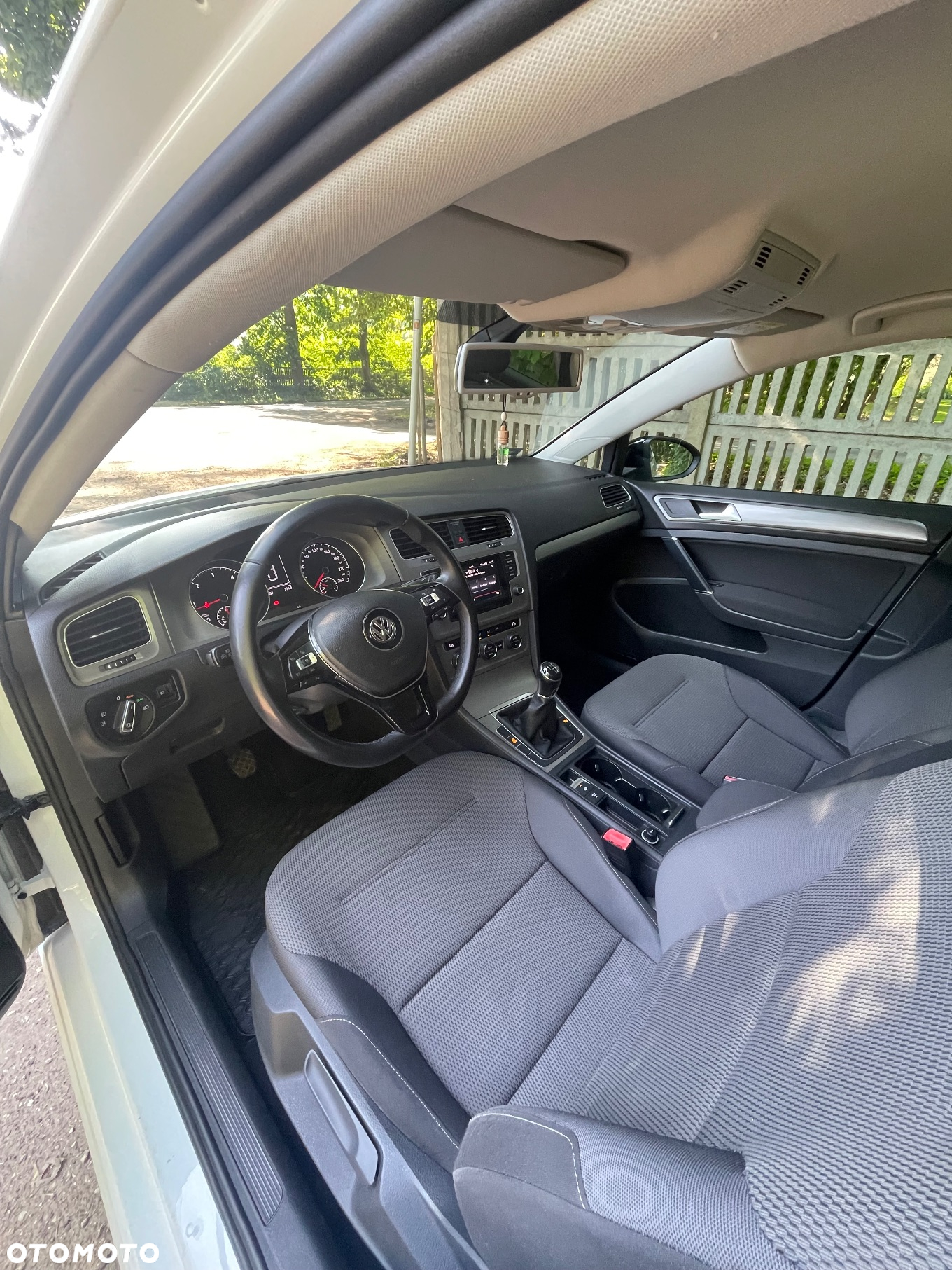 Volkswagen Golf 1.6 TDI BlueMotion Technology Comfortline - 23