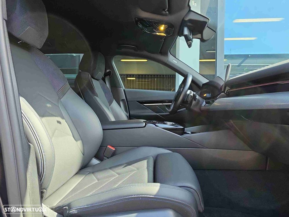 BMW 520 d Pack Desportivo M - 9