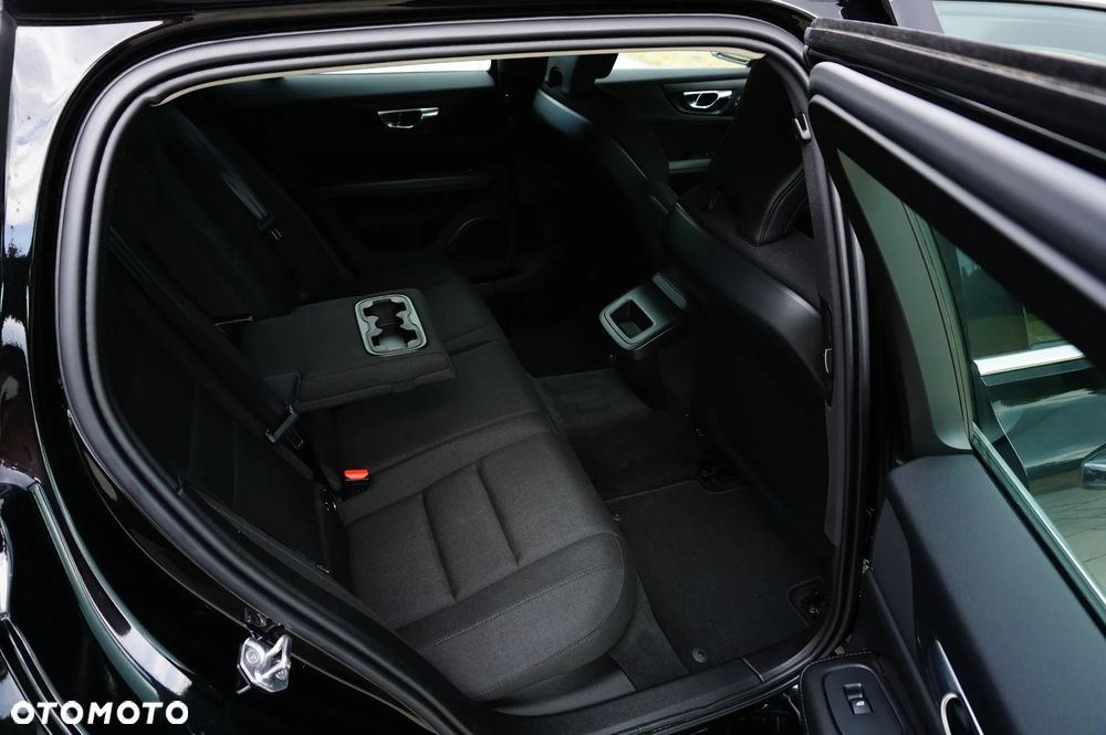 Volvo V60 B4 D Momentum Pro - 23