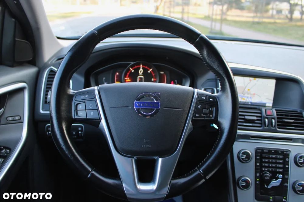 Volvo XC 60 D3 Drive-E Ocean Race - 21