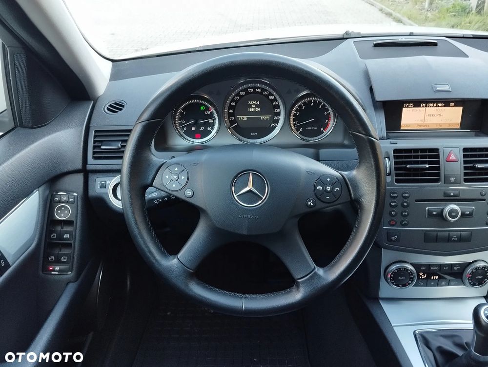 Mercedes-Benz Klasa C 180 T Kompressor BlueEFFICIENCY Avantgarde - 28