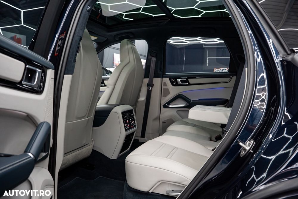 Porsche Cayenne Turbo - 18