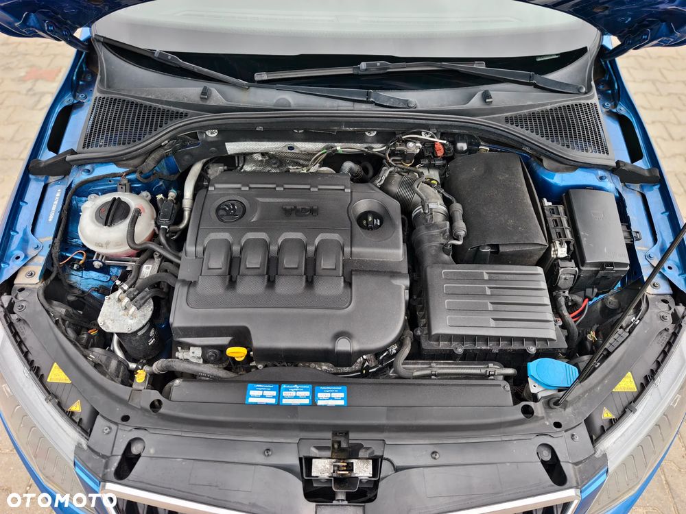 Skoda Octavia 2.0 TDI DSG RS - 25