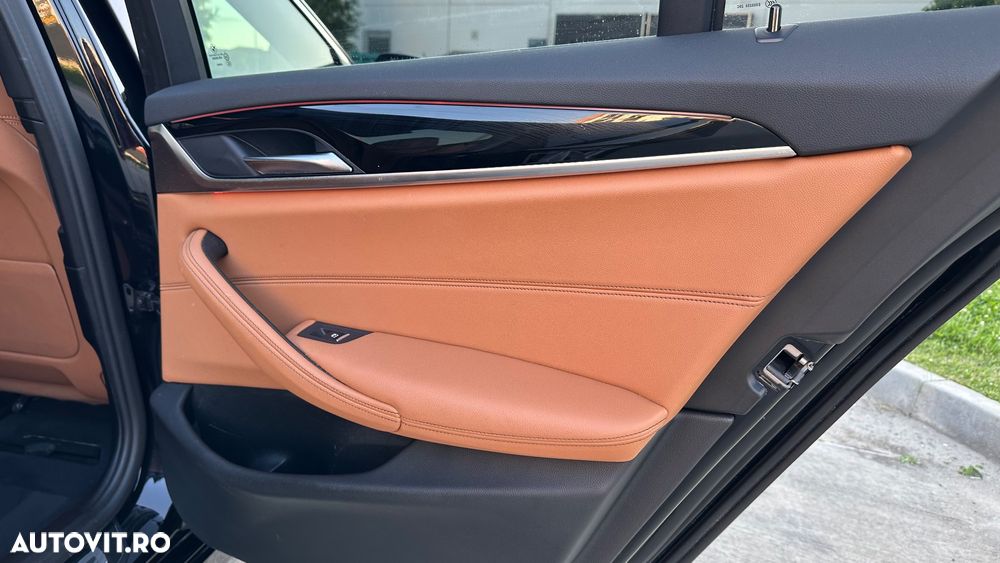 BMW Seria 5 530e Aut. Luxury Line - 34