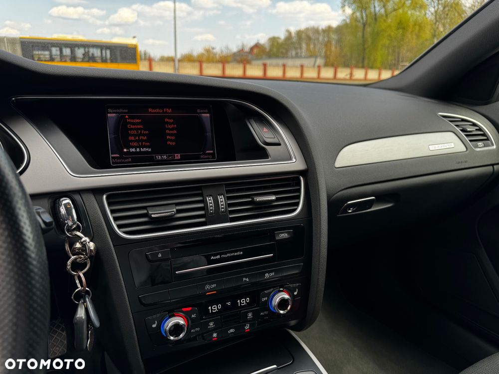 Audi A4 Avant 2.0 TDI DPF quattro S tronic S line Sportpaket - 24