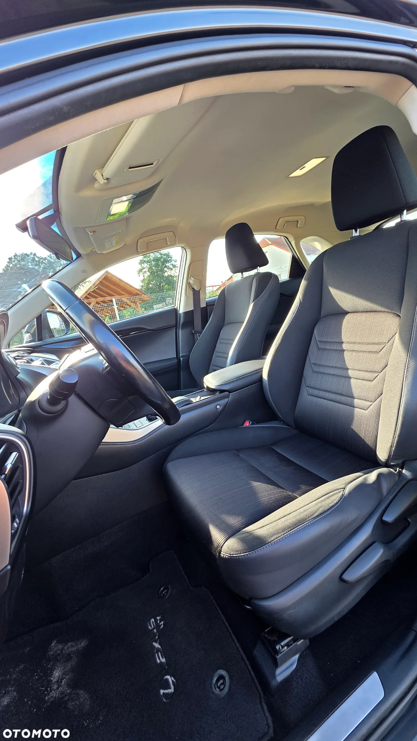 Lexus NX 300h Elite 2WD - 25
