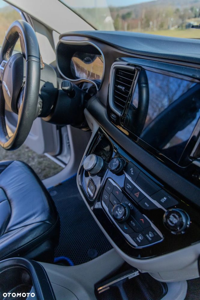 Chrysler Pacifica - 13