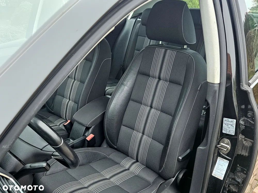 Volkswagen Golf 1.6 TDI DPF BlueMotion Technology MATCH - 17