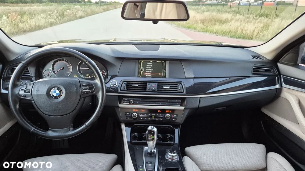 BMW Seria 5 520d - 24