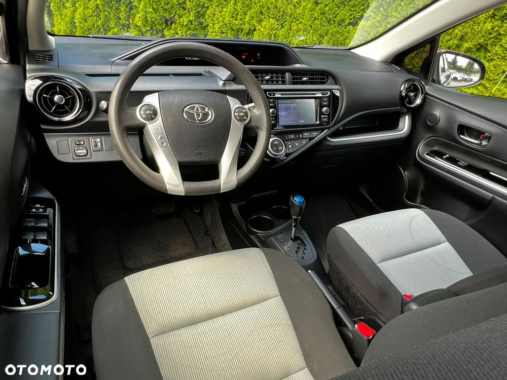 Toyota Prius Hybrid - 8