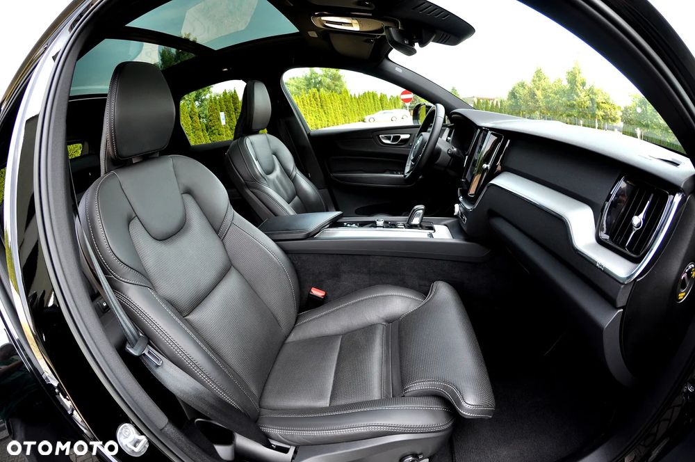 Volvo XC 60 B5 D AWD Ultimate Dark - 26