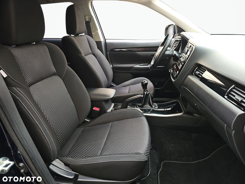 Mitsubishi Outlander - 15